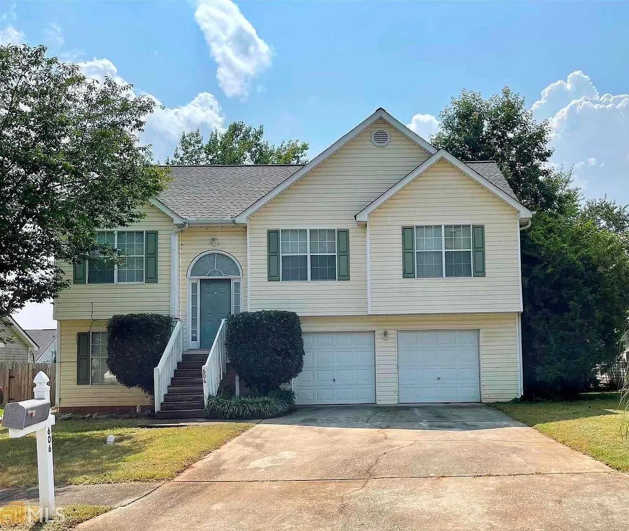 606 Fieldcrest Dr exterior view